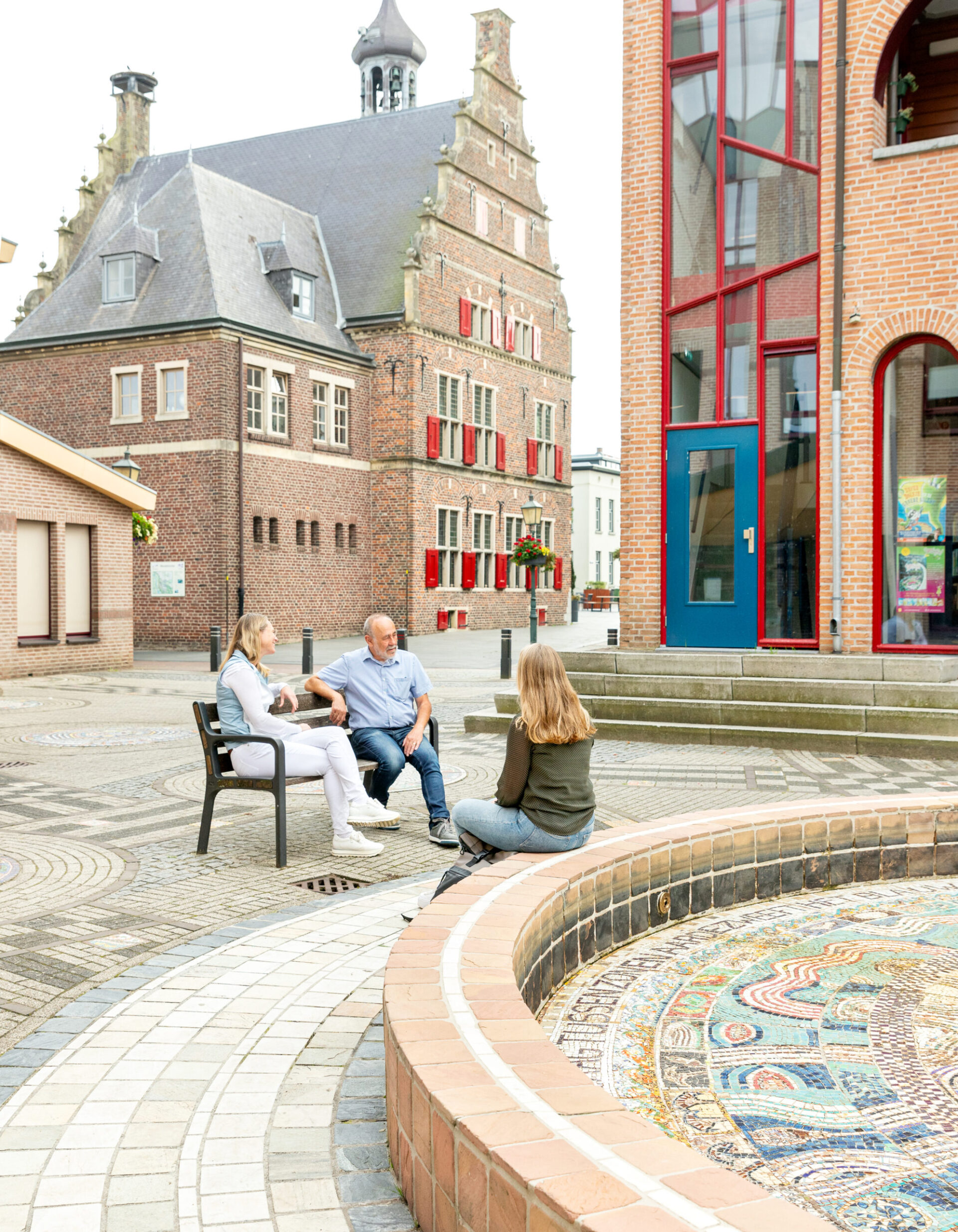 Foto vrijwilliger en medewerkers Synthese in het centrum van Gennep